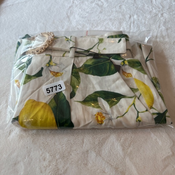 New! Express High Waisted Belted Lemon Print Shorts 45773 - Picture 14 of 14